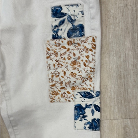 2 for 20$ Sonoma Women's Cream Jeans with Blue and Brown Patches - Picture 4 of 8